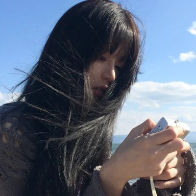 在角落，主教身边